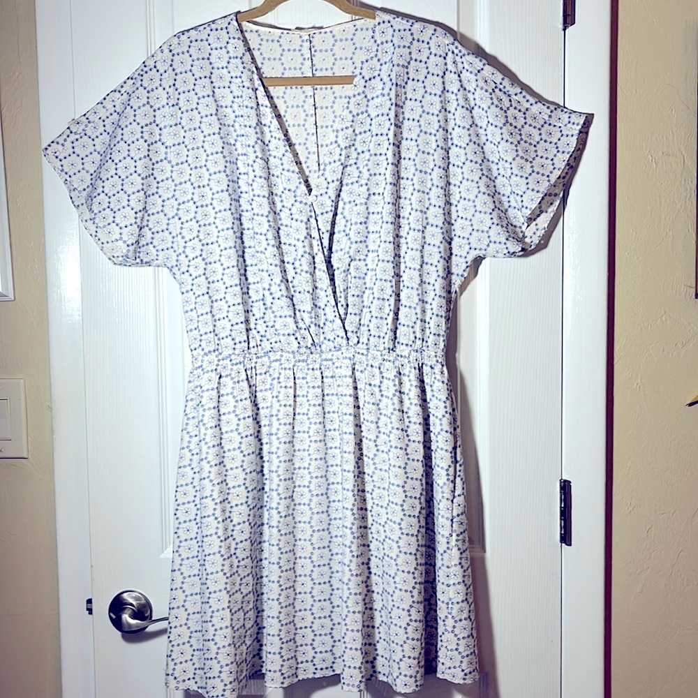 Bellarose Hamimi dress  NWOT lavender 
Boho pockets ruffle sleeve 3=med